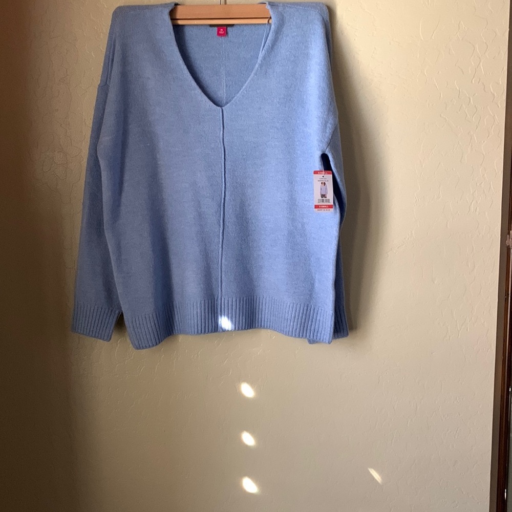 COPY - Vince Camuto v-neck XS sky blue soft sweater